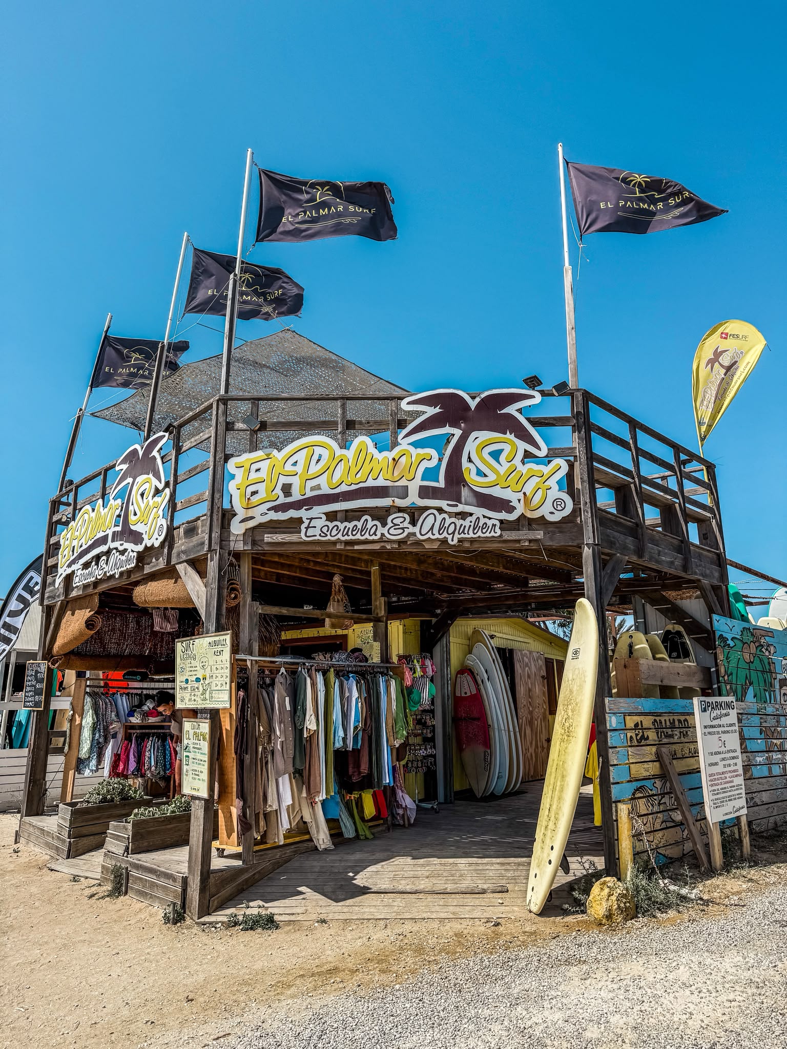 Fachada de la escuela El Palmar Surf