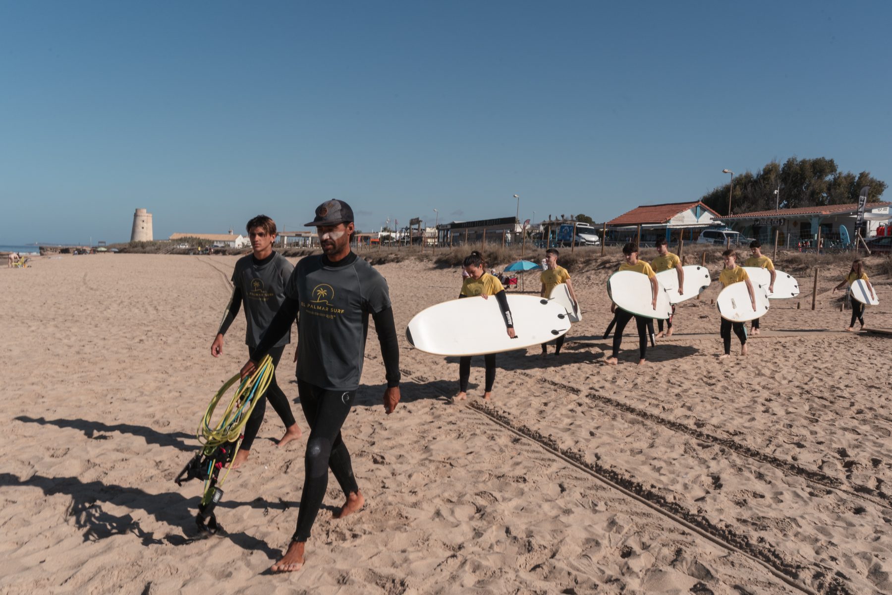 Alumnos en la playa